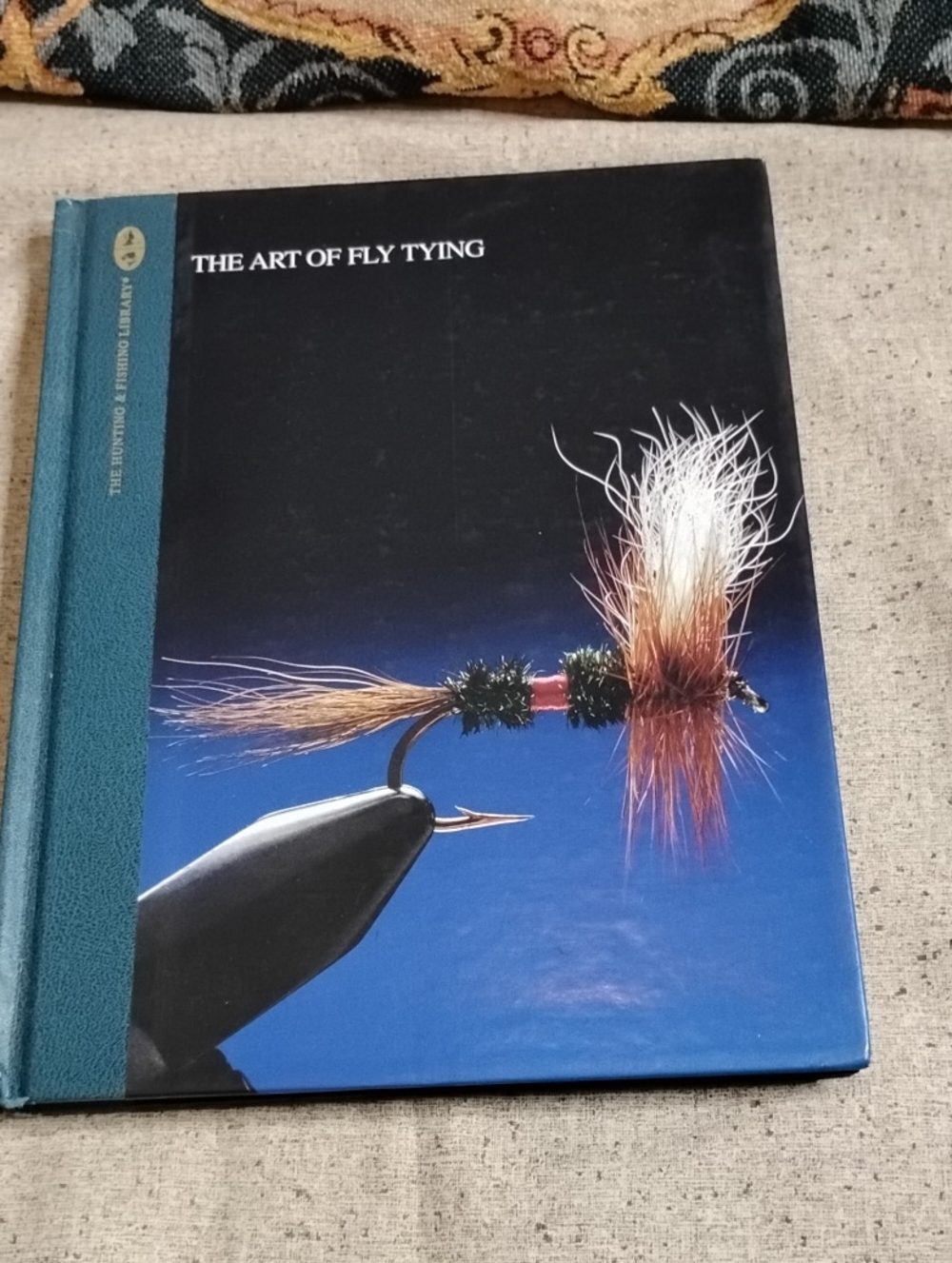 The Art of Fly Tying - Blue Cover (Unbranded)